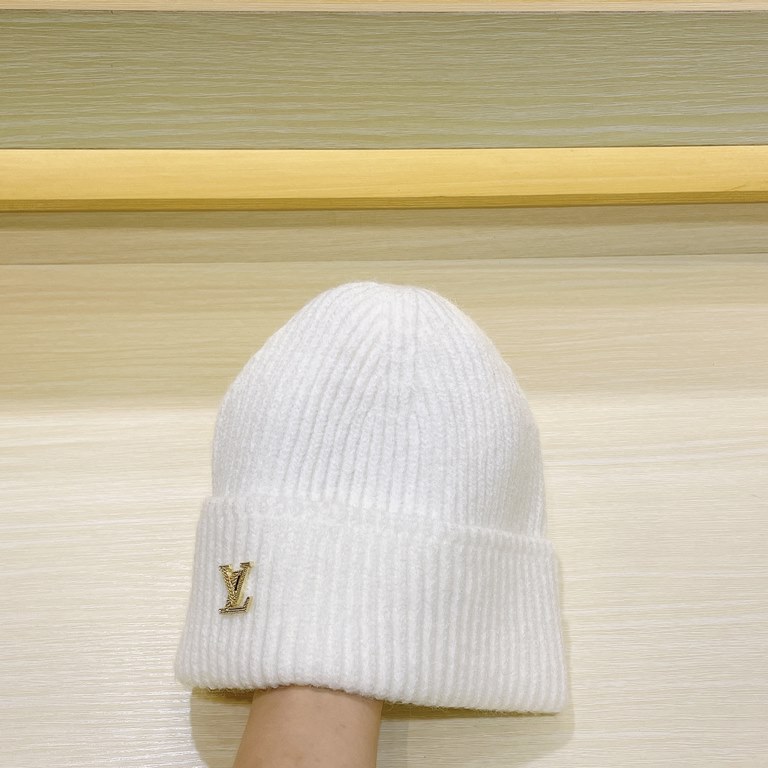 Lv official website knit capVery versatile Men and women universal pro can look at the details, neat workmanship Breathable and comfortable, using imported wool material! Hipster must have!