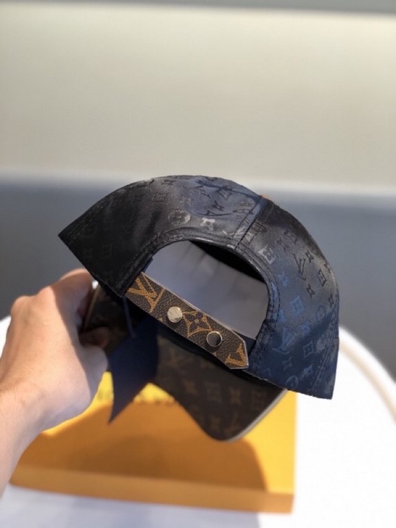 Batch    Louis Vuitton Baseball Caps LouisVuitton   New LV baseball caps, heavy duty   perfectly spliced leather, high-end atmosphere, versatile models   men and women!