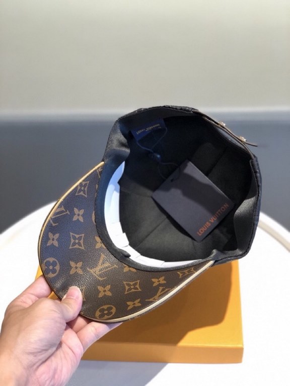 Batch    Louis Vuitton Baseball Caps LouisVuitton   New LV baseball caps, heavy duty   perfectly spliced leather, high-end atmosphere, versatile models   men and women!