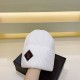 LV Louis Vuitton New Knit Hat!The classic version of the L home senior sense of wear must enter ah  This year's new colors, a bright feeling in front of your eyes The more you look at it, the better it looks   The thickn