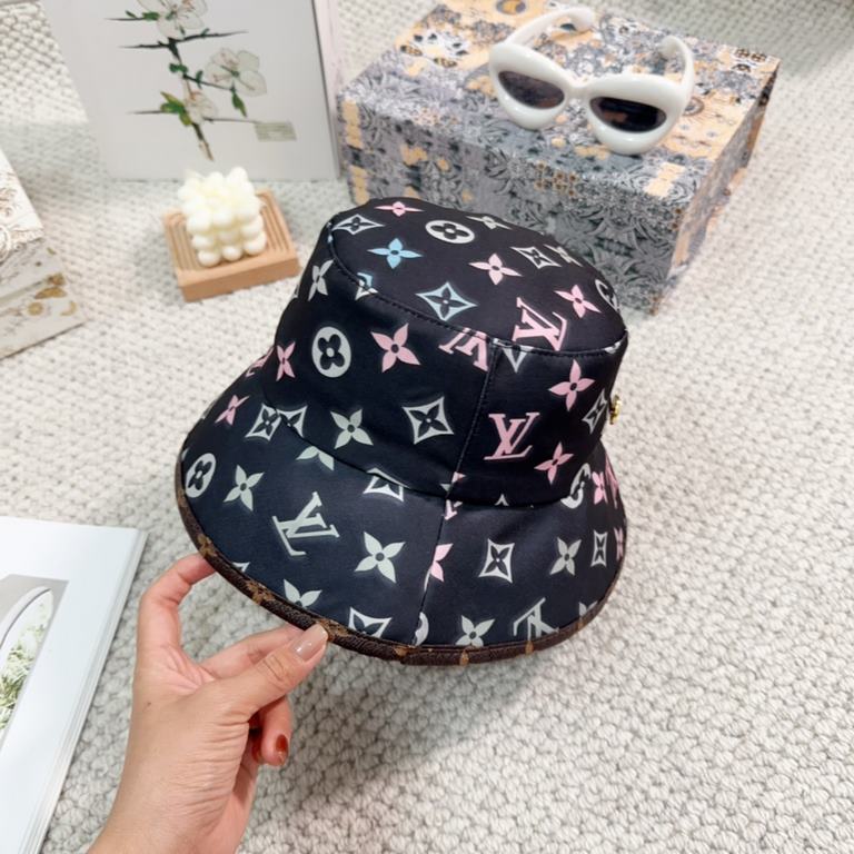 LV Louis Vuitton original single embroidered fisherman's hat counter hot models cotton lining, light and breathable. Perfect version of the grid accurate, original quality, exclusive physical shooting, men and women appl