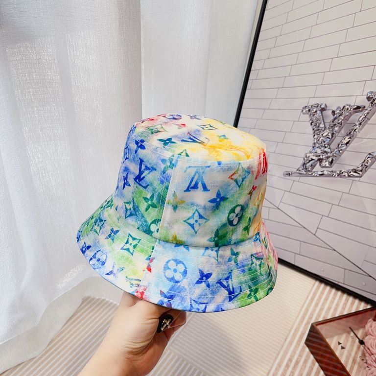 LV Summer Limited Edition Rendered Fisherman's HatInterwoven rendering, sophisticated and elegant.No longer monotonous solid color design, rainbow colors are used in the hat, the style is trendy and novel!