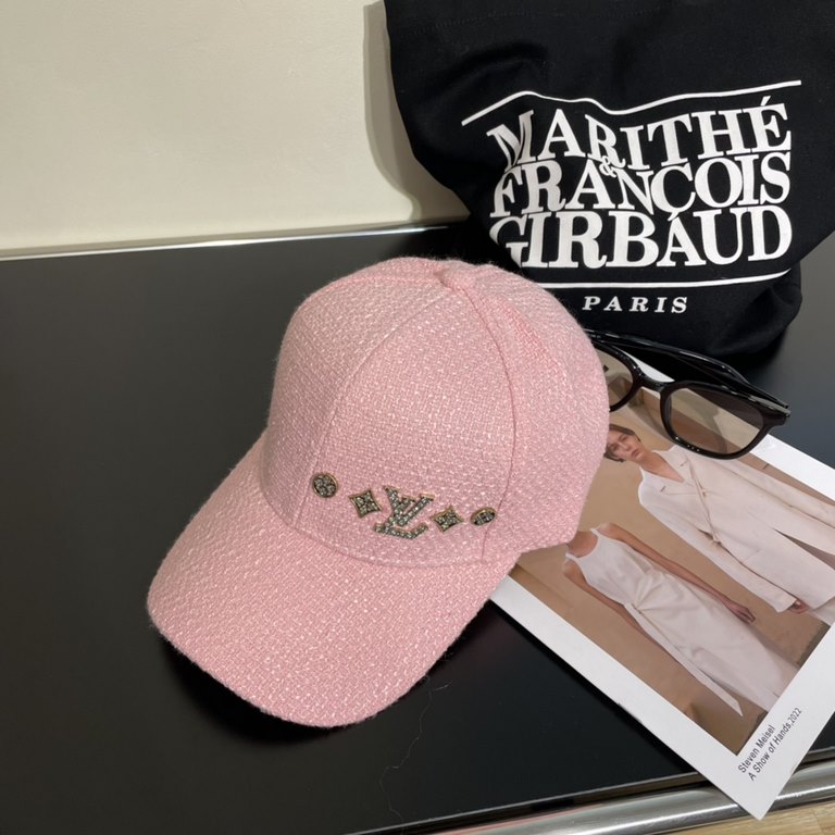 LV baseball cap  New Louis Vuitton baseball cap  Fire shipment, versatile items   casually with a good look Quality is superb   fashionable versatile