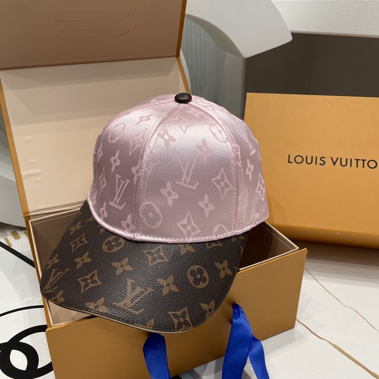 WholesaleLV Couple's Baseball Cap! This hat is the latest launch of a high-end good goods, quality craftsmanship is absolutely superior perfect. New fashionable fashion style, trendy temperament launched. The biggest poi