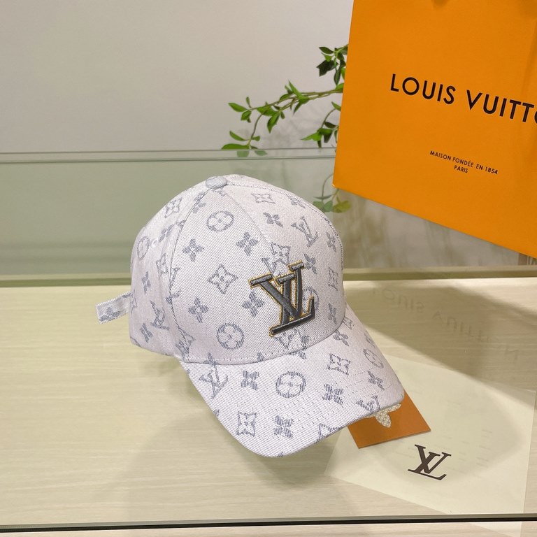 LV Louis Vuitton   official website high version of the shipment, the classic baseball cap, a very classic classic, popular retro beauty, available in all seasons, out of the must-have, very show a small face!