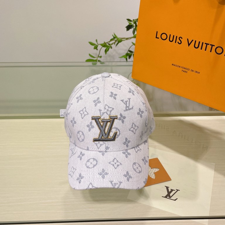 LV Louis Vuitton   official website high version of the shipment, the classic baseball cap, a very classic classic, popular retro beauty, available in all seasons, out of the must-have, very show a small face!