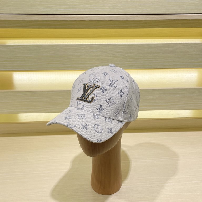 LV Louis Vuitton   official website high version of the shipment, the classic baseball cap, a very classic classic, popular retro beauty, available in all seasons, out of the must-have, very show a small face!