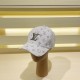 LV Louis Vuitton   official website high version of the shipment, the classic baseball cap, a very classic classic, popular retro beauty, available in all seasons, out of the must-have, very show a small face!