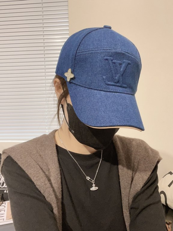 LV (Louis Vuitton) original single baseball cap, washed denim, counter 11 open mold customized, original denim fabric   head layer cowhide, lightweight and breathable! Awesome quality, base head circumference 56, adjusta