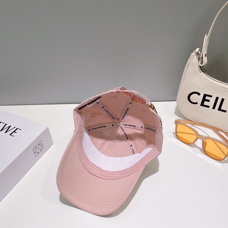 LouiVuittonLV   counter new Louis Vuitton home embroidered baseball cap, simple and generous Men and women universal sun hat, the