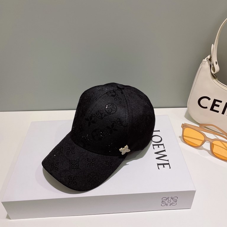 LV Louis Vuitton   official website high version of the shipment, full of diamond logo baseball cap, very classic classic, popular retro beauty, four seasons can be used, go out the must-have, very show the face is small