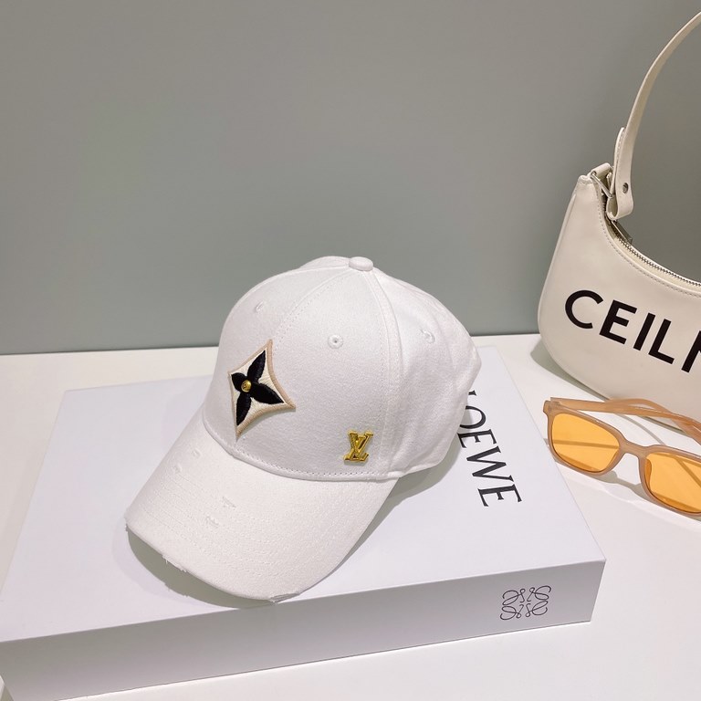 LV Louis Vuitton   official website high version of the shipment, the classic baseball cap, a very classic classic, popular retro beauty, available in all seasons, out of the must-have, very show a small face!