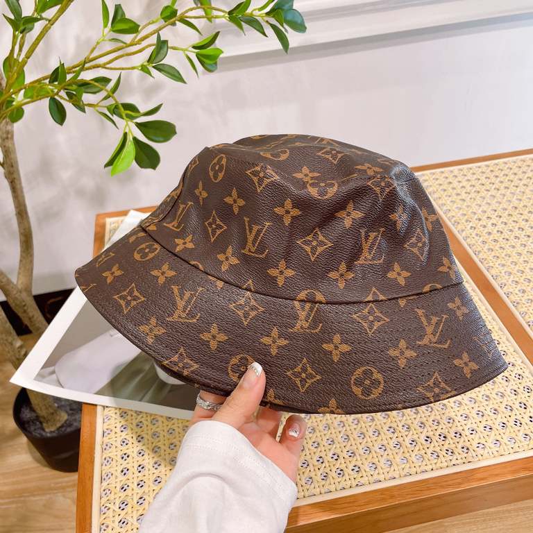 Lv Louis Vuitton home counter new embossed old flowers leather baseball capCounter explosion models baseball cap, men and women with the same models