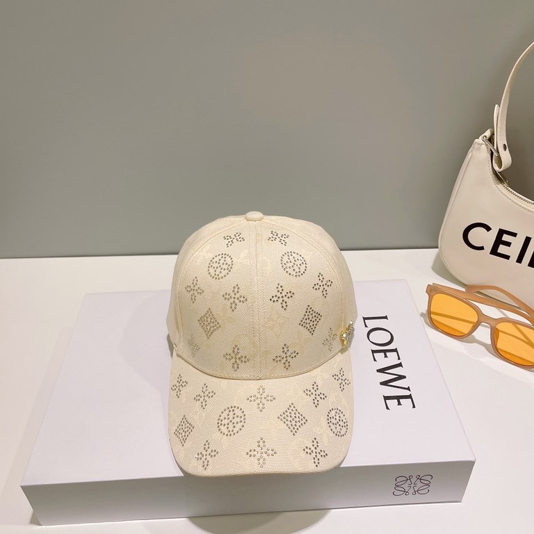 LV Louis Vuitton   official website high version of the shipment, full of diamond logo baseball cap, very classic classic, popular retro beauty, four seasons can be used, go out the must-have, very show the face is small