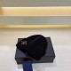 LV Louis Vuitton New Knit Hat!The classic version of the L home senior sense of wear must enter ah  This year's new colors, a bright feeling in front of your eyes The more you look at it, the better it looks   The thickn