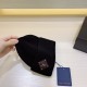 LV Louis Vuitton New Knit Hat!The classic version of the L home senior sense of wear must enter ah  This year's new colors, a bright feeling in front of your eyes The more you look at it, the better it looks   The thickn