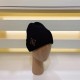 LV Louis Vuitton New Knit Hat!The classic version of the L home senior sense of wear must enter ah  This year's new colors, a bright feeling in front of your eyes The more you look at it, the better it looks   The thickn