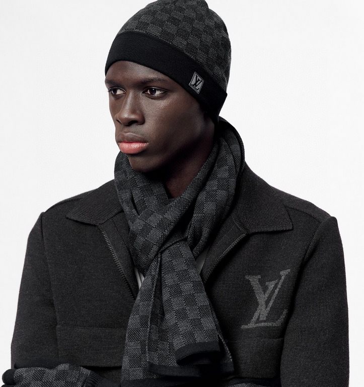 RLV2105 [Original Gift Box Set] Classic LV Tessellated Wool Scarf   Hat This soft wool scarf utilizes fine knitting techniques to weave a classic Damier pattern, especially suitable for gifting, and is also an ideal acce