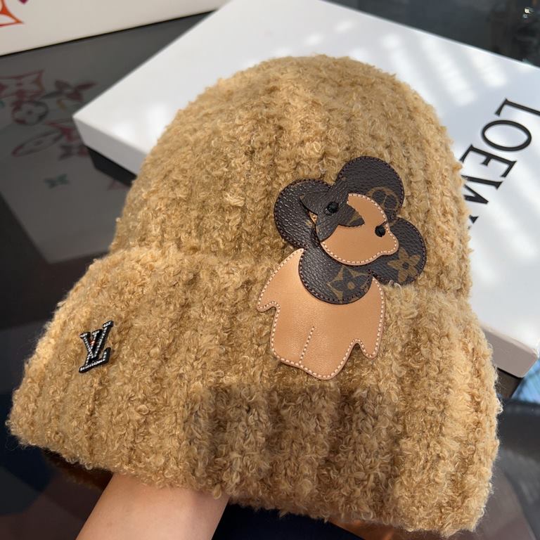 Special  LV Louis Vuitton Plush Knit HatThe plush knit hat that everyone should have!It's so, so easy to mix and match with your clothes.Good texture, no pilling is my basic requirement for a hat.It's good looking but no