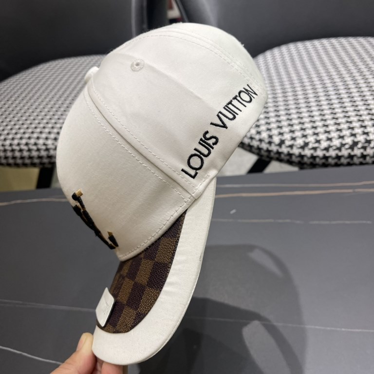 . LouiVuittonLV  Counter new Louis Vuitton home embroidered baseball cap, simple and generous Men and women universal sun hat.