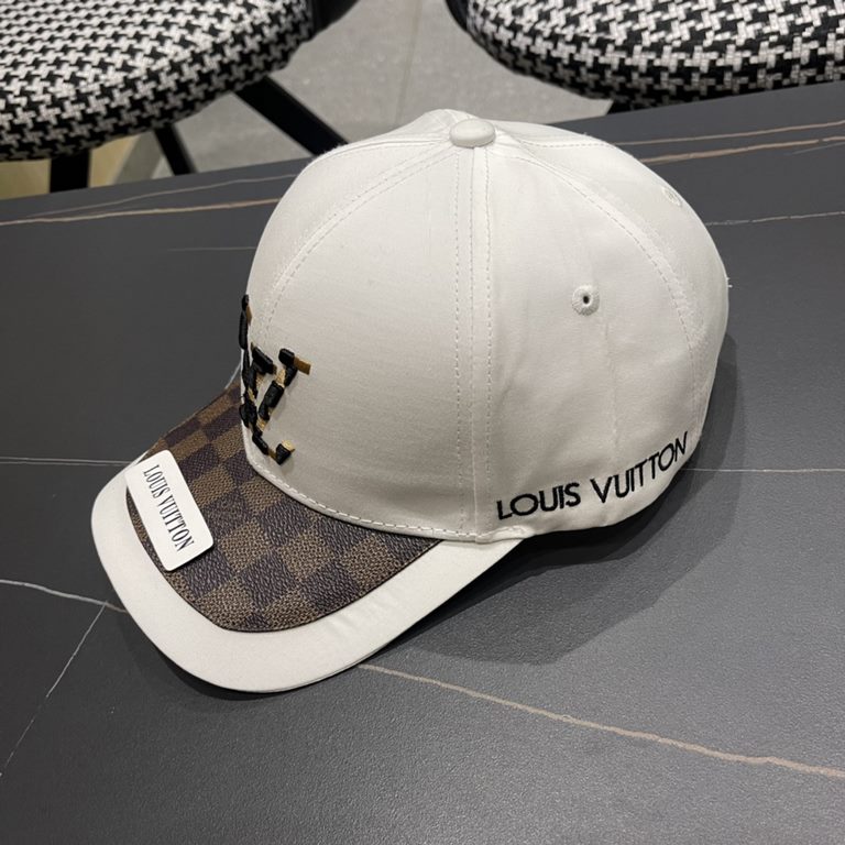 . LouiVuittonLV  Counter new Louis Vuitton home embroidered baseball cap, simple and generous Men and women universal sun hat.