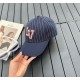 LV Louis Vuitton official website version of the shipment, the classic baseball cap, a very classic classic, popular retro beauty, available in all seasons, go out essential, very show face is small!