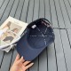 LV Louis Vuitton official website version of the shipment, the classic baseball cap, a very classic classic, popular retro beauty, available in all seasons, go out essential, very show face is small!