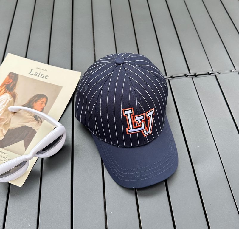 LV Louis Vuitton official website version of the shipment, the classic baseball cap, a very classic classic, popular retro beauty, available in all seasons, go out essential, very show face is small!