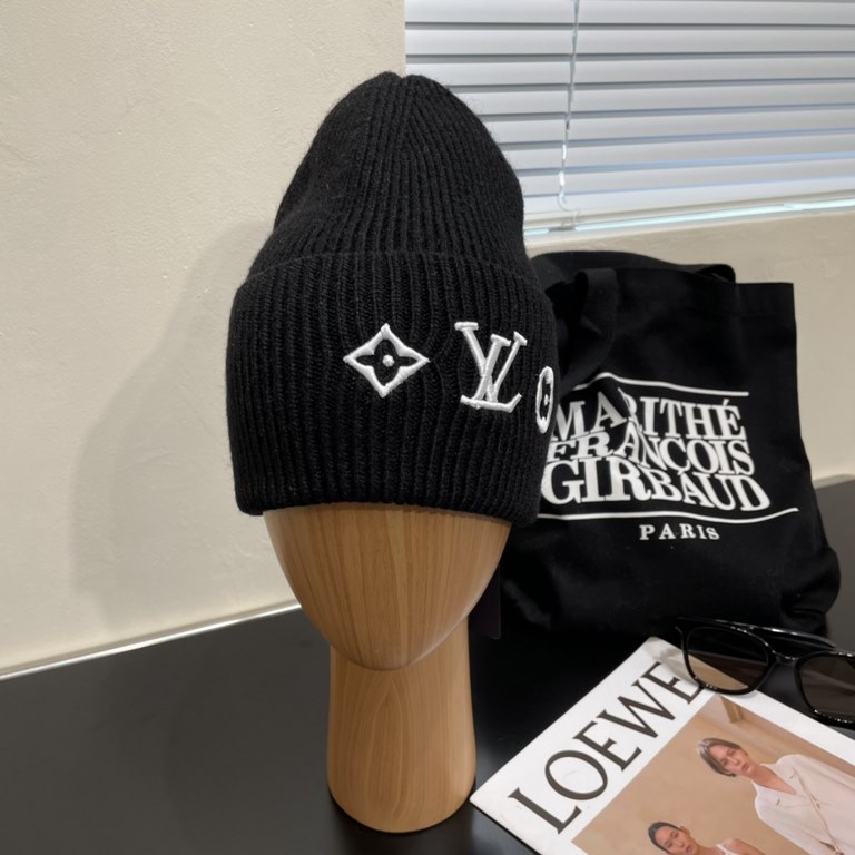 LV Louis Vuitton official website classic knit cap! Little red book hot selling explosive models! Wear a god! Men and women with the same models, thickened warmer, fashionable and popular   texture first-class, the best 