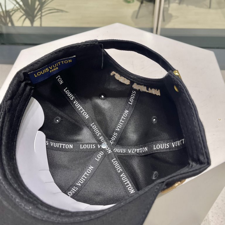 Louis Vuitton   LV baseball cap  , simple atmosphere full of personality Exquisite embroidery design Full of fashion sense   This hat is definitely worth getting!