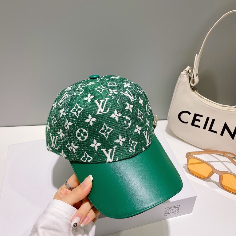 LV Couple's Baseball Cap! This hat is the latest launch of a high-end good, quality craftsmanship is absolutely superior perfect. New fashionable fashion style, trendy temperament launched. The biggest feature of this ha