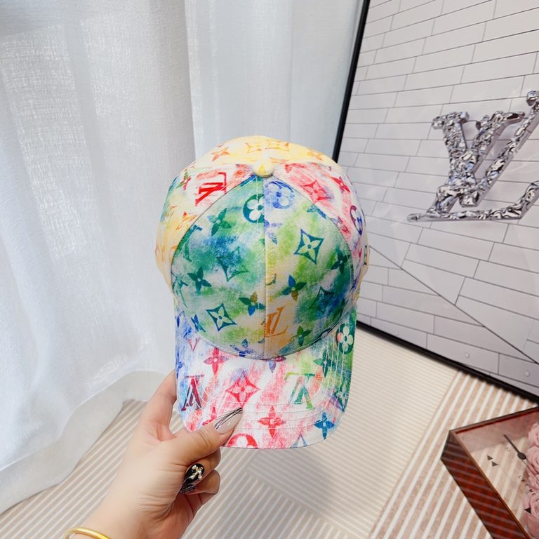 LV Summer Limited Edition Rendered Baseball CapInterwoven rendering, sophisticated and elegant.No longer monotonous solid color design, rainbow colors are used in the cap, the style is trendy and novel!