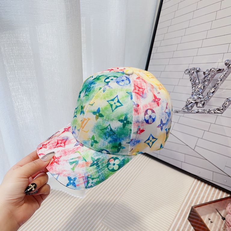 LV Summer Limited Edition Rendered Baseball CapInterwoven rendering, sophisticated and elegant.No longer monotonous solid color design, rainbow colors are used in the cap, the style is trendy and novel!