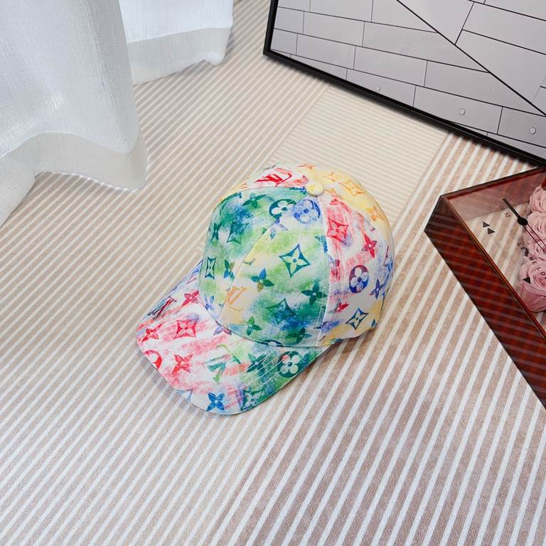 LV Summer Limited Edition Rendered Baseball CapInterwoven rendering, sophisticated and elegant.No longer monotonous solid color design, rainbow colors are used in the cap, the style is trendy and novel!