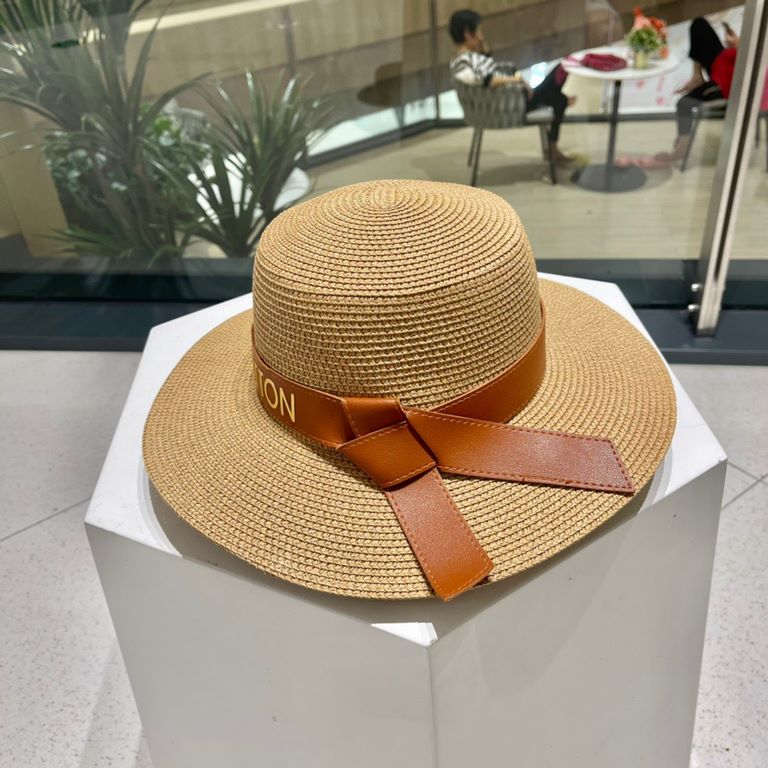 [LV Louis Vuitton] 2023 new small fragrance vacation style flat straw hat, travel essential, super good with, hurry to get!