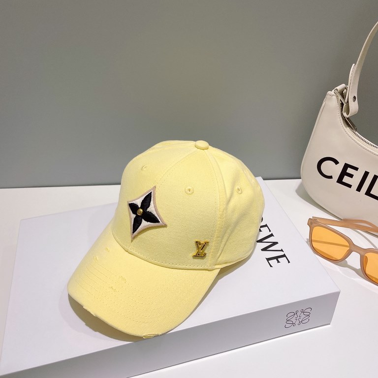 LV Louis Vuitton   official website high version of the shipment, the classic baseball cap, a very classic classic, popular retro beauty, available in all seasons, out of the must-have, very show a small face!