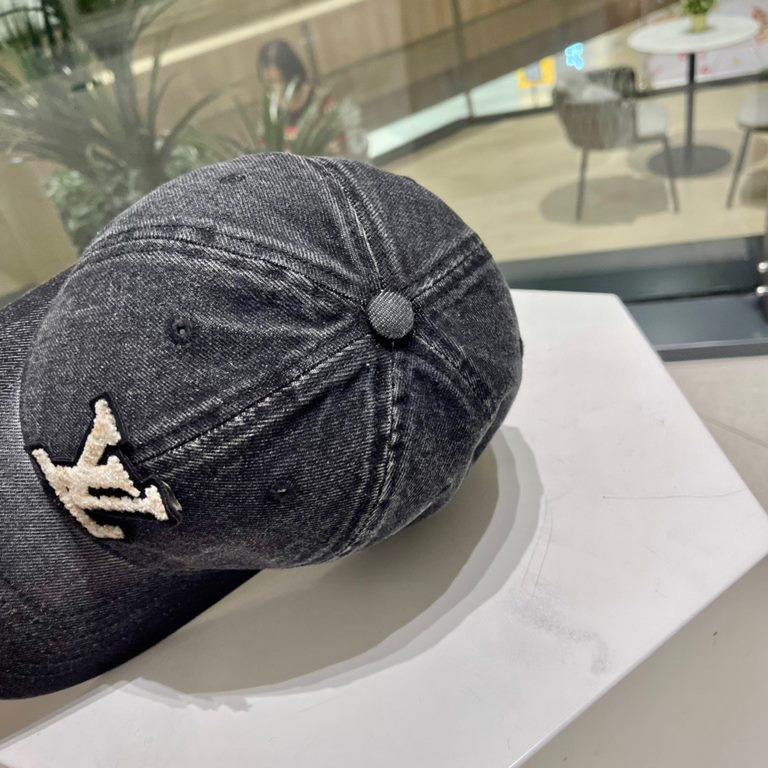 LV2023 new denim baseball cap, fisherman cap   baseball cap. Denim fabric, very nice   adjustable in the back.