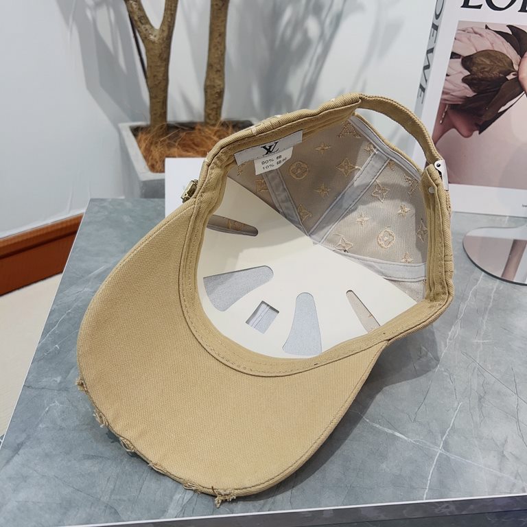 Louis Vuitton LV   Milan counter new hat female foreign full embroidery baseball cap, show face small shade sun protection