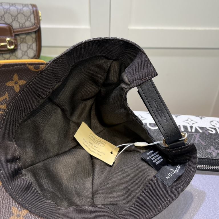 LV (Louis Vuitton) new original single baseball cap, old flower splicing, 11 open mold customized, the original printing satin fabric   counter old flower leather, meticulous and perfect workmanship, quality is superb, t