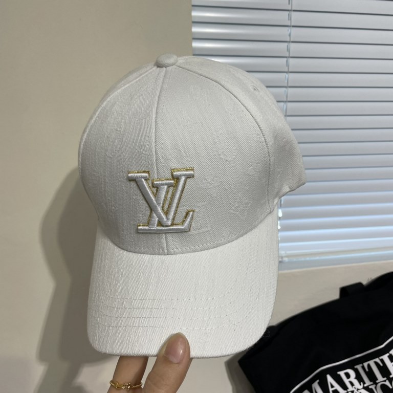 LV Louis Vuitton   official website high version of the shipment, the classic baseball cap, a very classic classic, popular retro beauty, available in all seasons, out of the must-have, very show a small face!