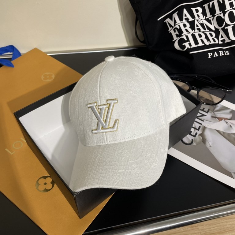 LV Louis Vuitton   official website high version of the shipment, the classic baseball cap, a very classic classic, popular retro beauty, available in all seasons, out of the must-have, very show a small face!