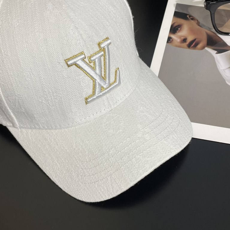 LV Louis Vuitton   official website high version of the shipment, the classic baseball cap, a very classic classic, popular retro beauty, available in all seasons, out of the must-have, very show a small face!