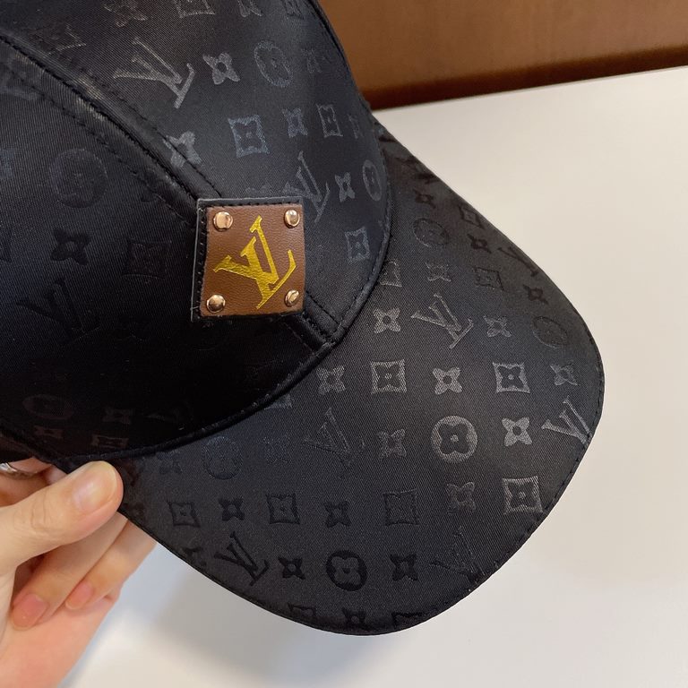 Louis Vuitton Baseball Cap LouisVuitton   New LV baseball cap, heavy construction   perfect splicing leather, high-end atmosphere, versatile models   men and women!