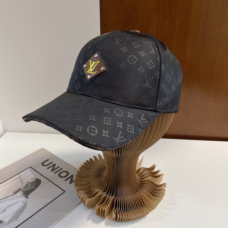 Louis Vuitton Baseball Cap LouisVuitton   New LV baseball cap, heavy construction   perfect splicing leather, high-end atmosphere, versatile models   men and women!