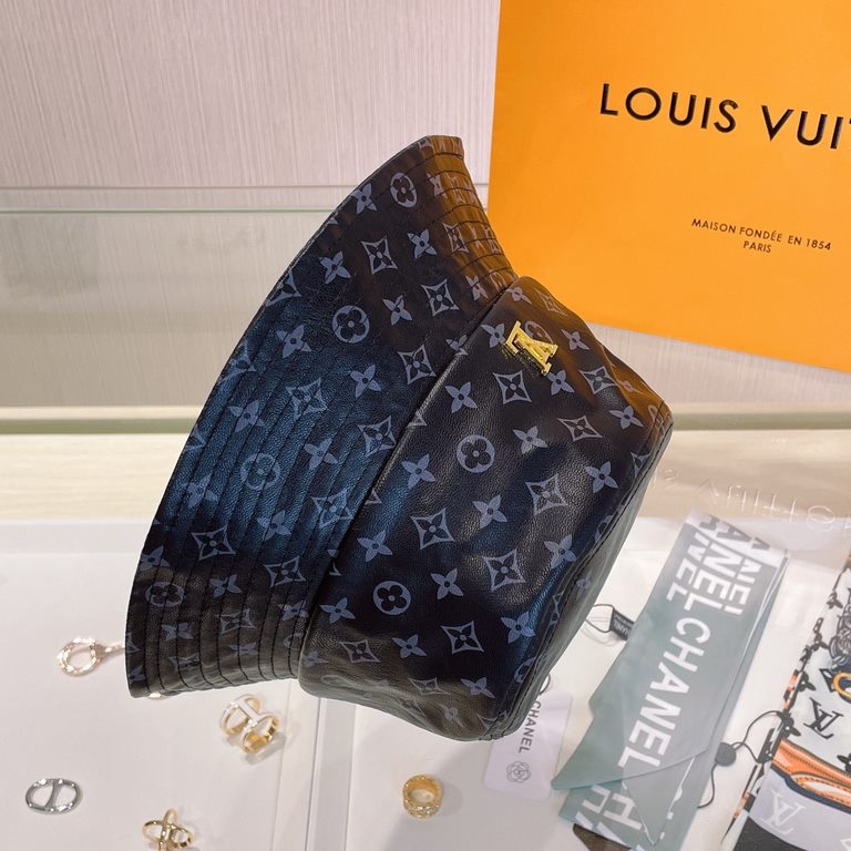 LV Louis Vuitton shipments, classic fisherman's hat, very classic classic, popular retro beauty, available in all seasons, go out must-have, very show face is small!