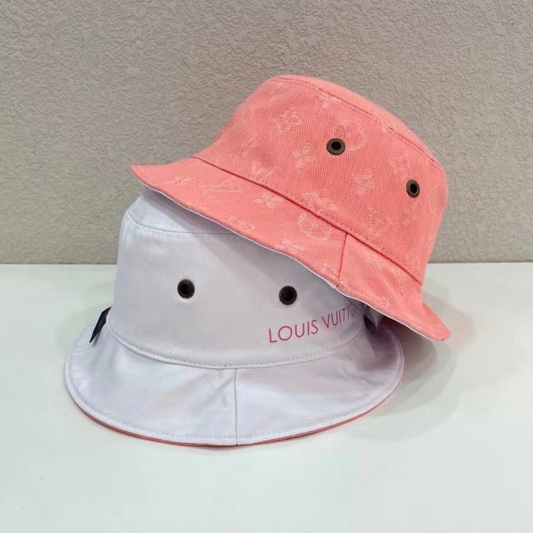 RunsFisherman's hats have always been super popular items, and LV's Reversible Cowboy Fisherman's Hat is even more so!Worn on both sides, each is equal to getting two different hats in different materials and colors, whi