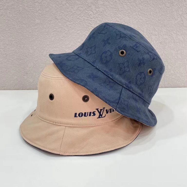 RunsFisherman's hats have always been super popular items, and LV's Reversible Cowboy Fisherman's Hat is even more so!Worn on both sides, each is equal to getting two different hats in different materials and colors, whi