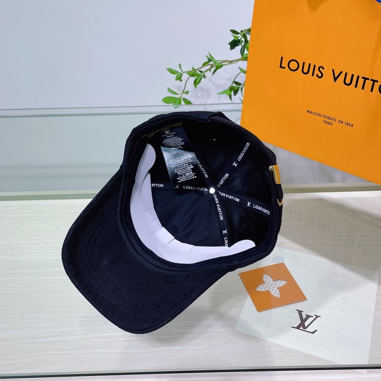 LV Louis Vuitton   official website high version of the shipment, the classic baseball cap, a very classic classic, popular retro beauty, available in all seasons, out of the must-have, very show a small face!