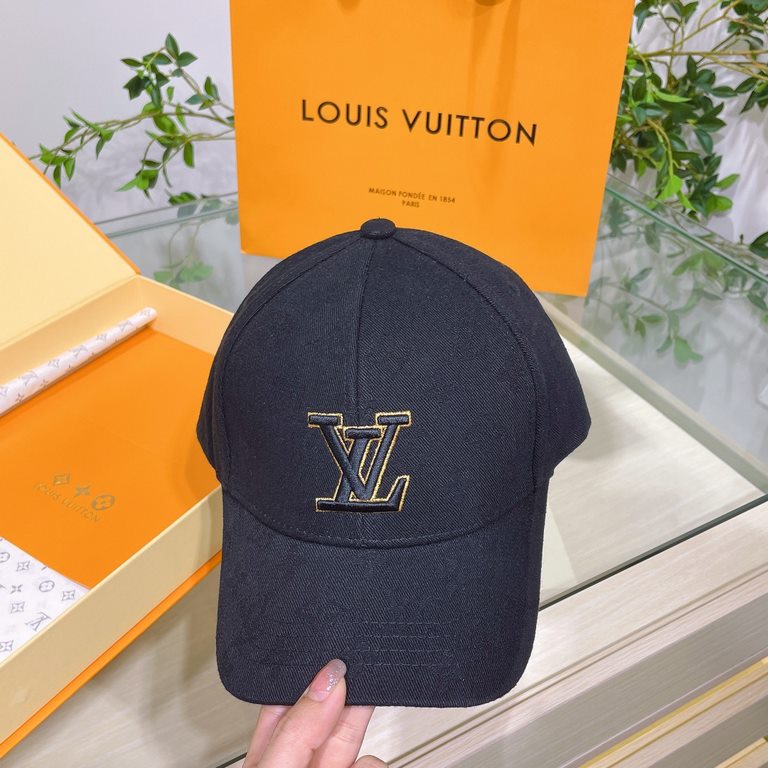 LV Louis Vuitton   official website high version of the shipment, the classic baseball cap, a very classic classic, popular retro beauty, available in all seasons, out of the must-have, very show a small face!