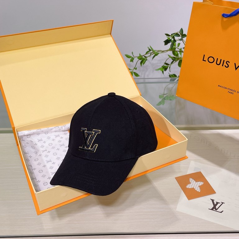 LV Louis Vuitton   official website high version of the shipment, the classic baseball cap, a very classic classic, popular retro beauty, available in all seasons, out of the must-have, very show a small face!